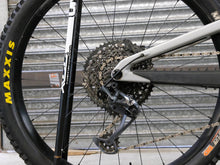 Load image into Gallery viewer, Ex Demo Santa Cruz Heckler SL Carbon C - S Kit - Large / Silver