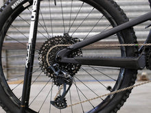 Load image into Gallery viewer, Ex Demo Santa Cruz Heckler Carbon C - XO1 MX - Large / Black