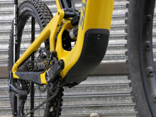 Load image into Gallery viewer, Ex Demo Santa Cruz Heckler SL Carbon CC - XO AXS Reserve - Medium / Yellow
