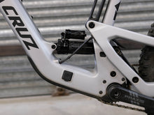 Load image into Gallery viewer, Ex Demo Santa Cruz Heckler SL Carbon C - GX AXS MX - Large / Silver
